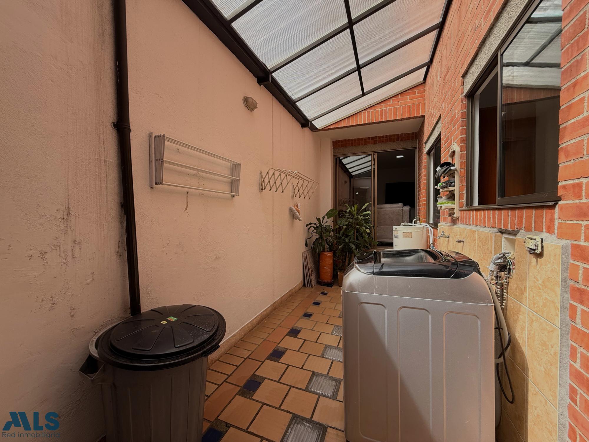 Casa en Loma de San Jose – Sabaneta – 265923 - El Dandy