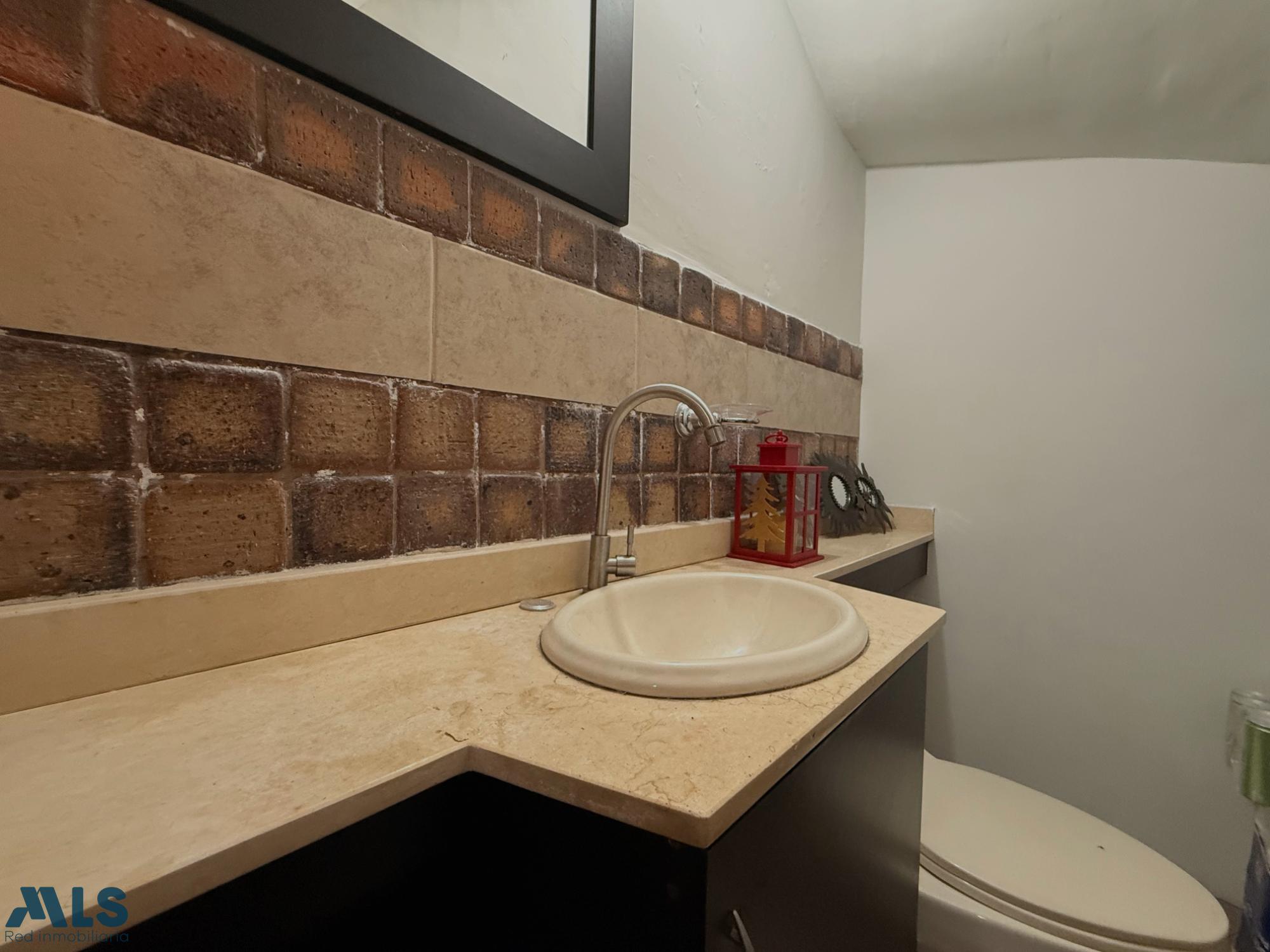 Casa en Loma de San Jose – Sabaneta – 265923 - El Dandy