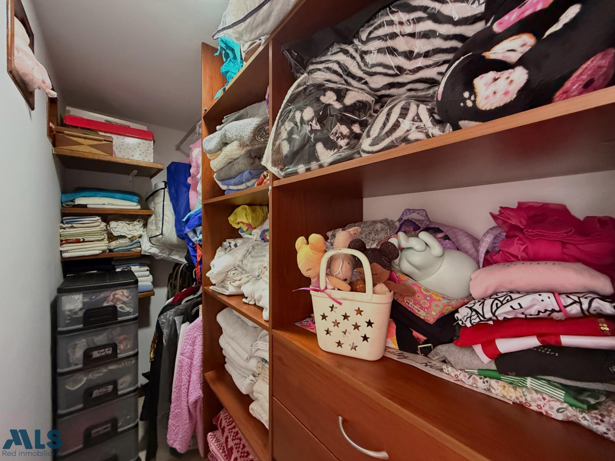 Casa en Loma de San Jose – Sabaneta – 265923 - El Dandy