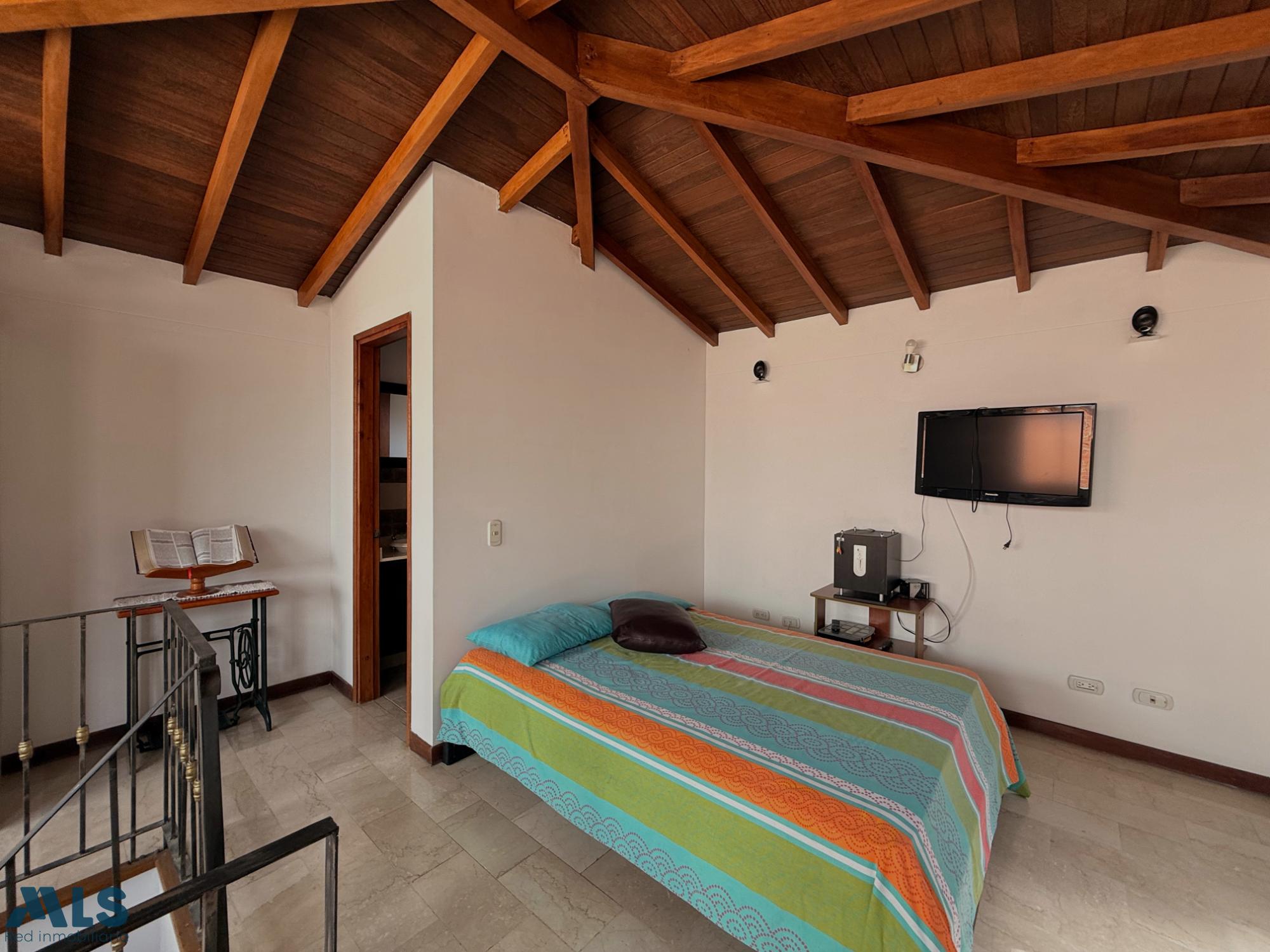 Casa en Loma de San Jose – Sabaneta – 265923 - El Dandy