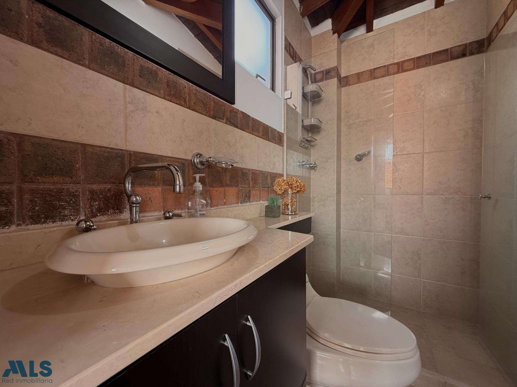 Casa en Loma de San Jose – Sabaneta – 265923 - El Dandy