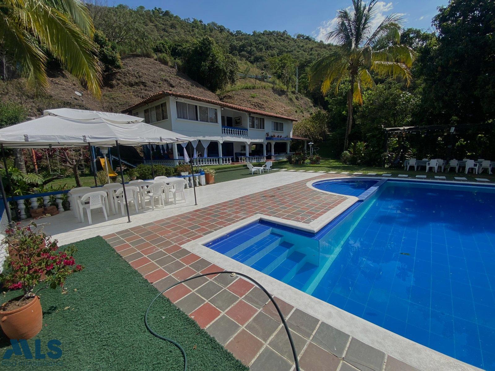 Finca Recreativa en Las Cabañas - foto 4