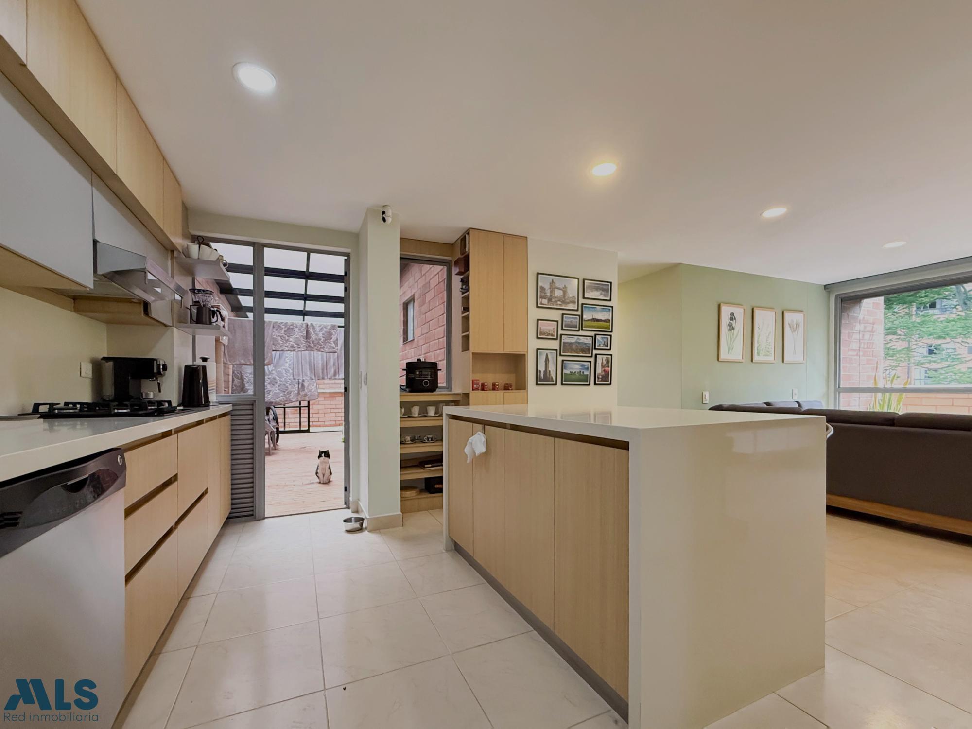 Apartamento en Loma del Escobero - foto 4